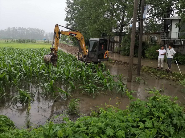 近日連降大雨,臨泉縣楊橋鎮劉樓行政村北靠泉河,地勢低窪,下轄14個